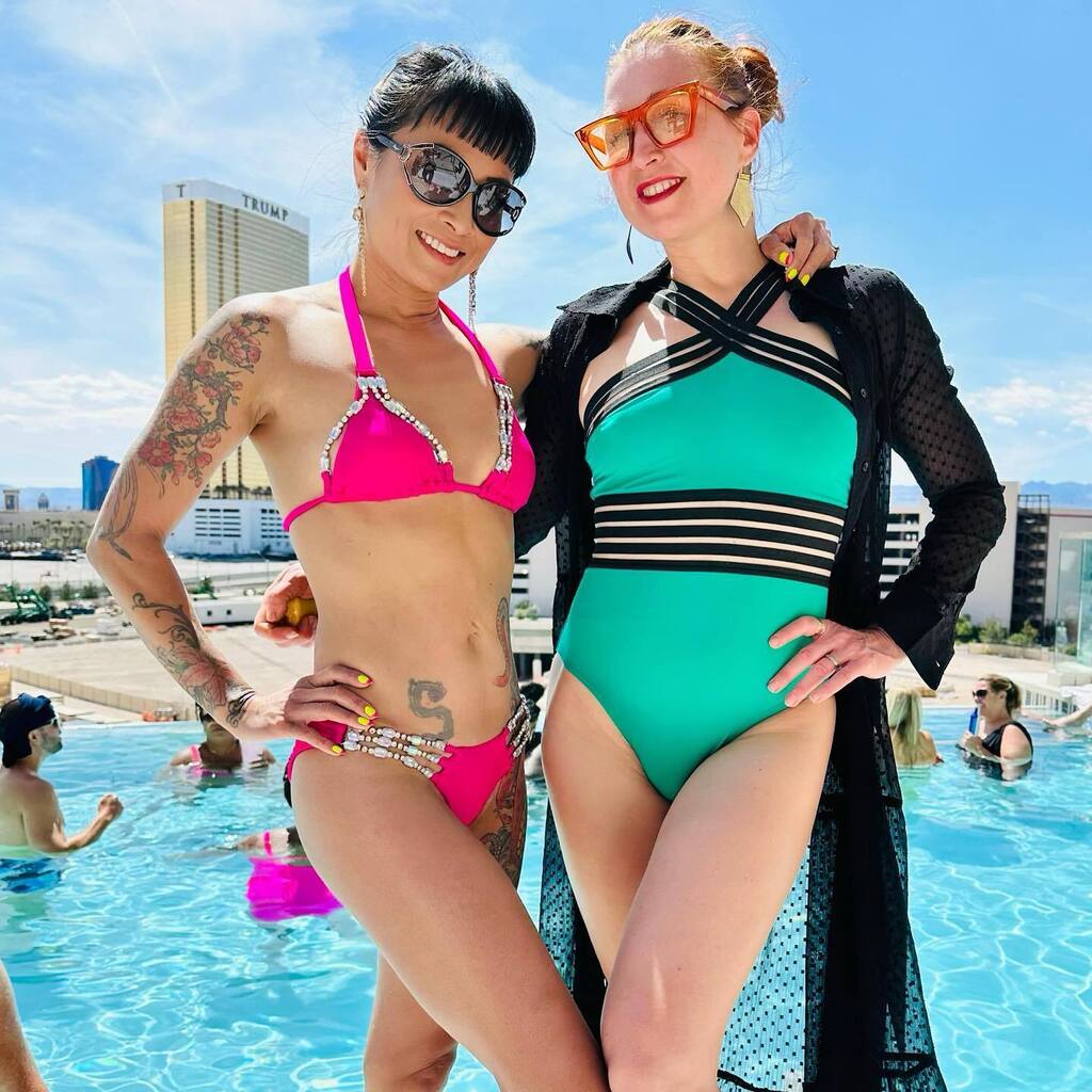 DJ1CON's tweet image. Poolside fun with the #Transfix crew! #vegas ☀️👙 instagr.am/p/Crb5P9gvRQf/