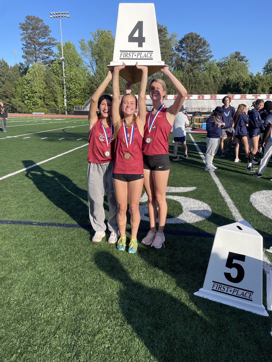 There’s a reason the 4x400m is saved for last! Always exciting from start to finish.
Girls finish 4th and move on to sectionals. Caroline Hampson, kaitlyn Robb, Ashirah Henry &amp; Amelia McEwan with great smiles