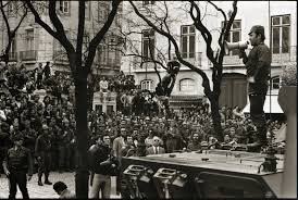 CatiaM_Carvalho's tweet image. “Meu senhores, como todos sabem, há diversas modalidades de estado. Os sociais, os corporativos e o estado a que chegámos. Ora, nesta noite solene vamos acabar com o estado a que chegámos.”

25 de abril 1974

Salgueiro Maia