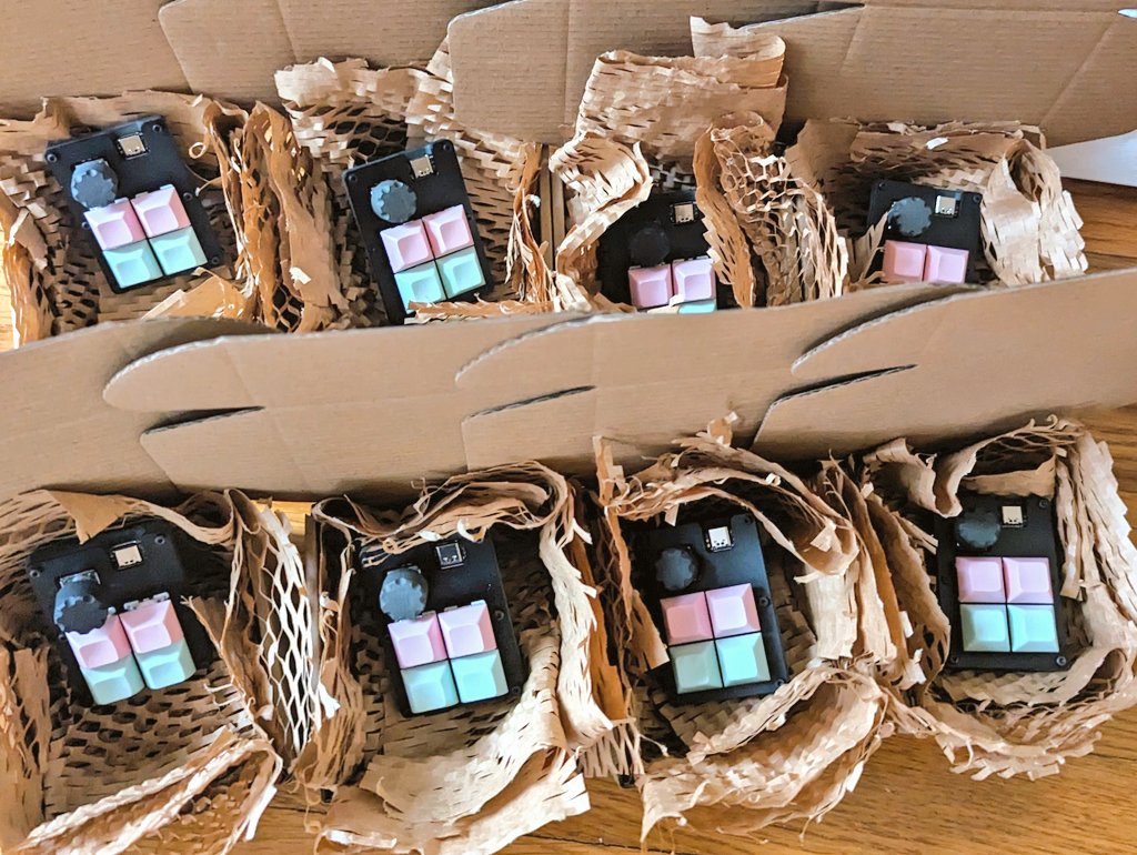 heavyturbulence's tweet photo. First batch of 8 orders shipped!
#fluxpad https://t.co/p310YYfmyI