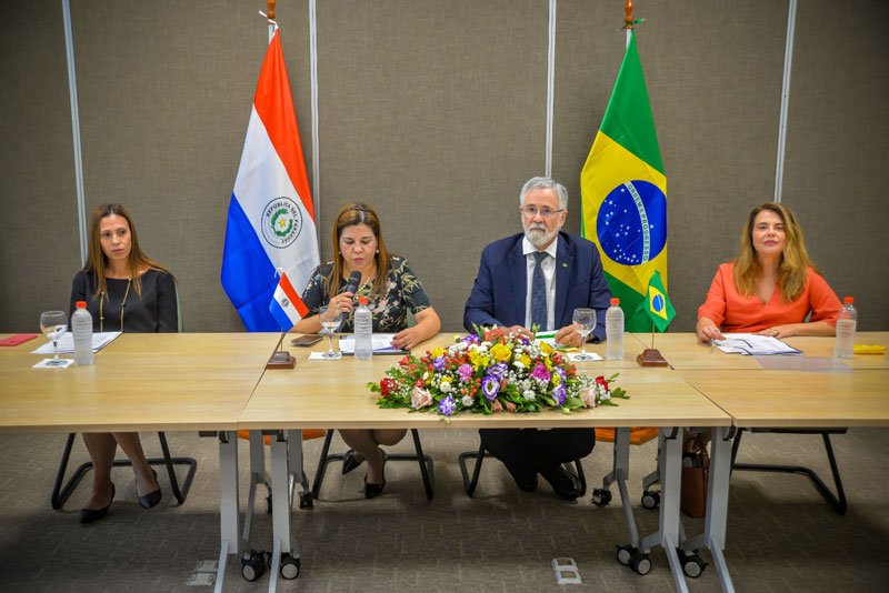 mreparaguay's tweet photo. 🇵🇾🤝🇧🇷 Paraguay y Brasil trabajan en estructurar nuevo Programa de Cooperación Técnica 2023-2025. Seminario de Prospección busca fortalecer la cooperación en las áreas de Agricultura, Justicia, Salud, Patrimonio Inmaterial, entre otras. 
➡️https://t.co/yaw5o7mAJ0 https://t.co/qSOe2eeqzc
