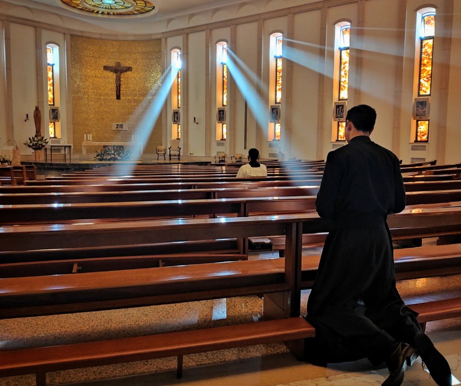 Church_POP's tweet photo. Father Goyo Hidlago of the Archdiocese of Los Angeles shared a prayer entitled, “Prayer of a Prodigal,” which he recited alone in the chapel during his “journey back home” to the Church. 

He often encourages fallen-away Catholics to return to the Church without hesitancy, because "God is waiting" and "will forgive you."

Prayer of a Prodigal by @FrGoyo 

Lord,
Give me the strength to take the next step, to follow the way that leads to you
In my daily circumstances.
Even when things don’t go the way I want,
Even when I don’t know how to talk to you,
Even when I don’t feel you,
Even when I am convinced you are not there,
And especially when I am about to give up.
With your strength, I know I can
Find my way to you.
And loving you,
I can hope and trust that you will always heal
What is so broken in me.

Amen.

https://t.co/8dWgSWRlS1