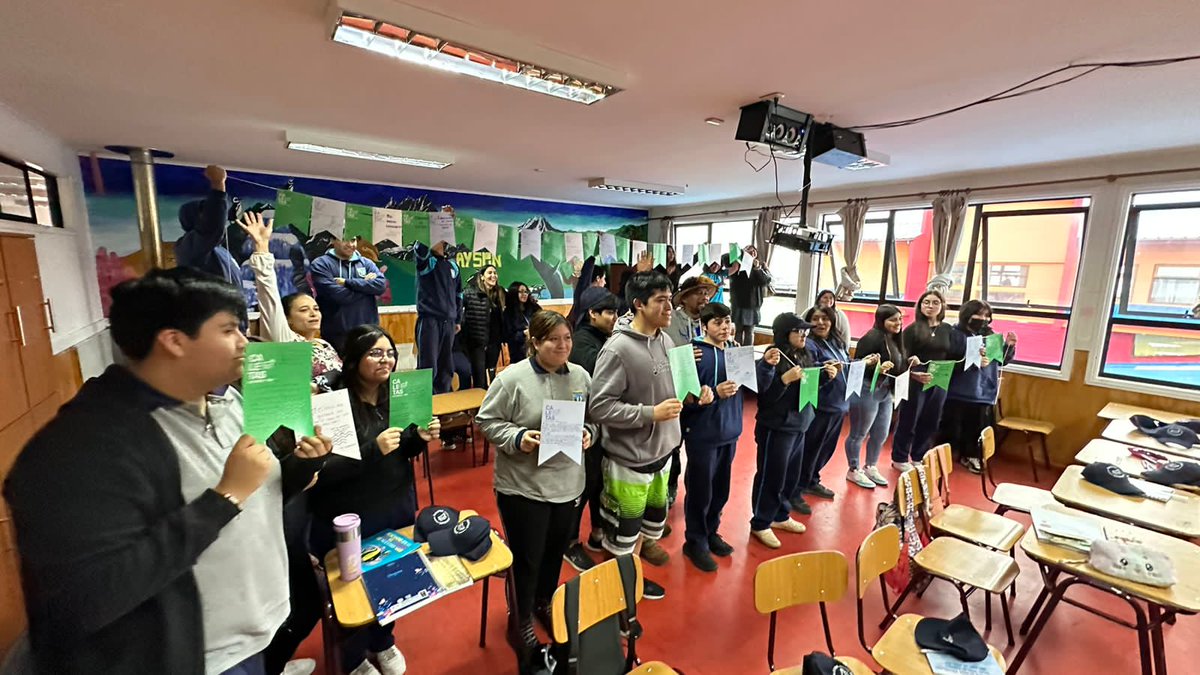 EDF_Espanol's tweet photo. También compartimos experiencias con la Municipalidad de las Guaitecas y su concejo municipal, 10 sindicatos de pescadores, gremio de turismo, alumnas y alumnos del liceo de Melinka, comunidad indígena en una linda actividad cultural. https://t.co/hmZUthepDQ