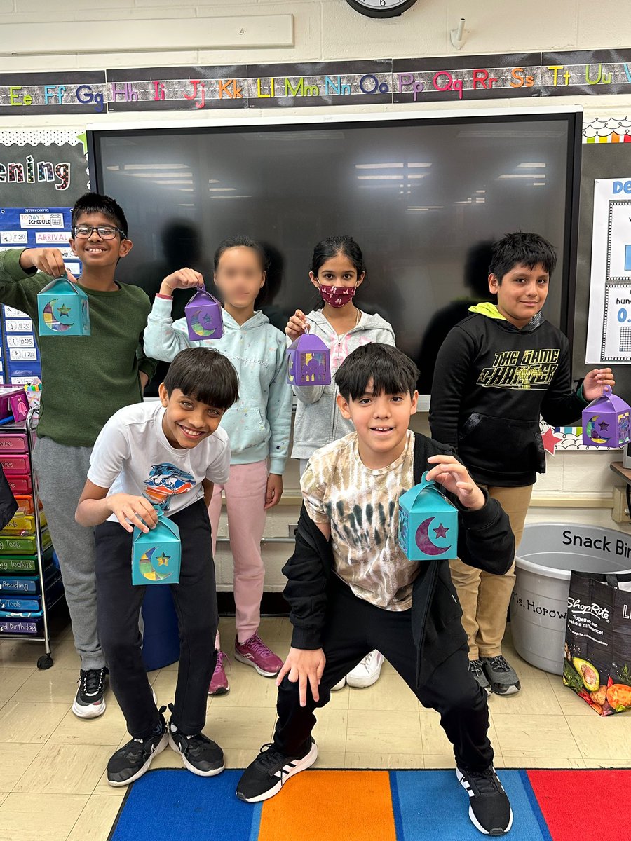 AlexaHorowitz2's tweet photo. Thank you to our class parent for coming in to teach us about Ramadan and Eid. We listened to the book Lailah’s Lunchbox and got to make our own lanterns. @SearingtownK5 @HerricksSchools https://t.co/kKfVmTddka