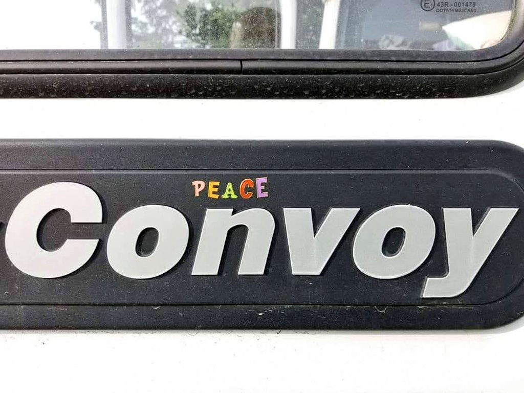 HELLANBIGLOVE's tweet photo. @DaleVince @ecotricity I remember your fire engine 🚒 

@DaleVince 👇
#PeaceConvoy 
#NewAgeTravellers 
#Hippys #Punks #MedievalBrigans etc 

🕉 #Stonebury #GlastonburyFestival #StonehengeFreeFestival ☮ https://t.co/TTEQujeO4Z