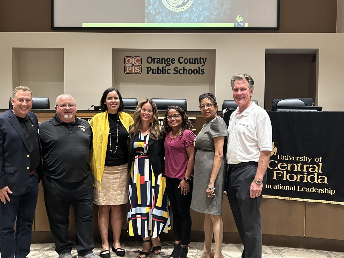 AP Algarin and I had the opportunity to speak to the new OCPS/UCF cohort prospective candidates tonight. And we got to see some of our AMAZING former professors. @UCFCCIE @ocpsPL @Wheatley_OCPS @AvalonMiddle