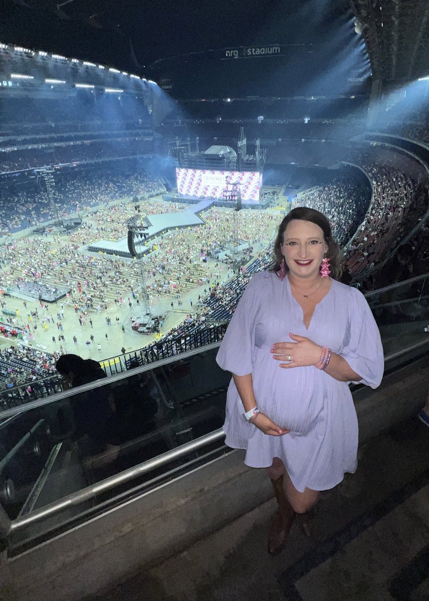 Conquered night 3 of the #HoustonTSTheErasTour at 6 months pregnant💖 Blondie did it again, what an incredible show and venue! <a href="/nrgpark/">NRG Park</a> <a href="/taylornation13/">Taylor Nation</a>