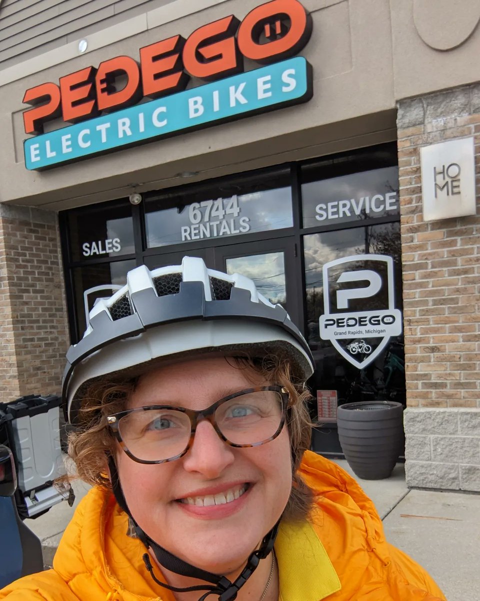 ToursAroundMI's tweet photo. Out today in crisp weather researching the route for our upcoming eBike Tour of #AdaHistory We're creating a fun #BikeTour (easy ride) with @PEDEGO

#CityTour #HistoryTour #experiencegr  @PureMichigan #CoveredBridge @WestMichTourist @ExperienceGR @YelpWestMI #PureMichigan https://t.co/ZFhJrfYqI3