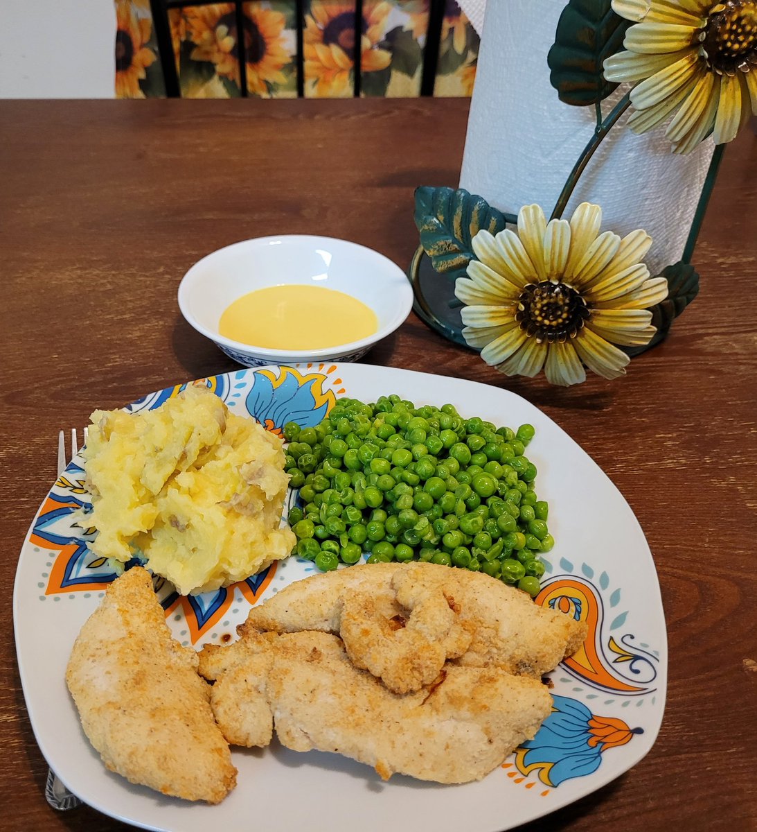 #TwitterSupperClub #Dinner at my house is #DiabeticFriendly chicken tenders with a #homemade honey mustard, mashed potato (yes, I love the skins!) & buttered/salted peas. #delicious #T1D #HealthyLiving #HealthyFood #HealthyEating