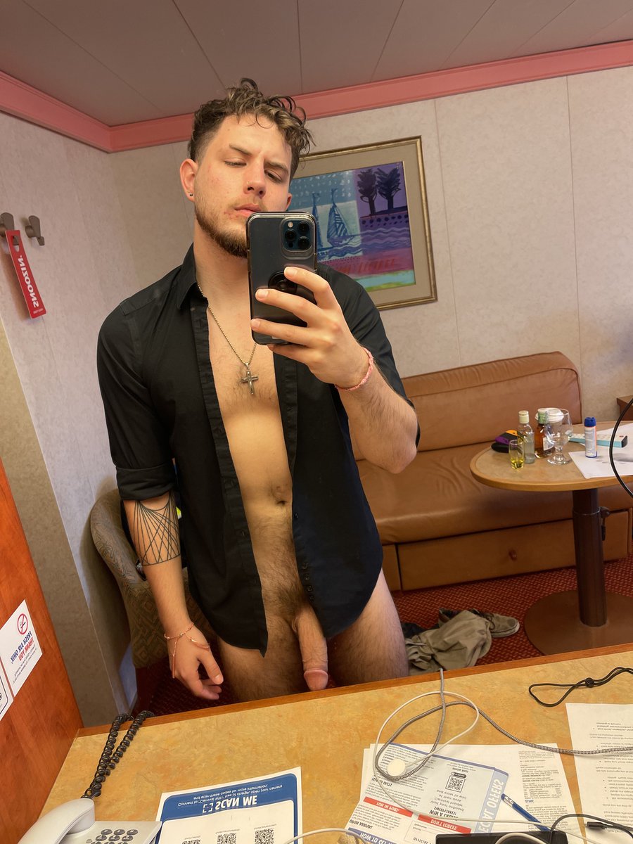CobyDickXXX's tweet photo. @ZacharyNiclousX just a little morning semi 😅 https://t.co/RMF2AyA3Zu