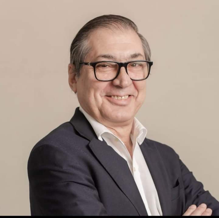 GraceCassou's tweet photo. Juan Rodriguez Braun, primo de Marcos Peña,
mano derecha de Macri.
Presidente de Max Capital, sociedad de Bolsa que difundió falsos rumores de devaluación, cierre de bancos y renuncia del Min de Economía, lo que desencadenó la disparada del dólar ilegal.
Difundan sus caras... https://t.co/VCKz7HPC3W