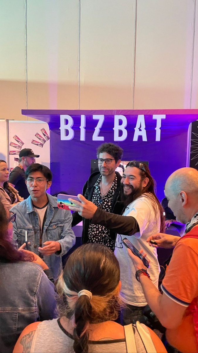 LosBennyFans's tweet photo. Nuestro @bennyibarra en el stand de @bizbatmusic en @soundcheckXpo 

#BennyIbarra #xposoundcheck #timbiriche #bizbat #app #music https://t.co/WVFovYkRMu