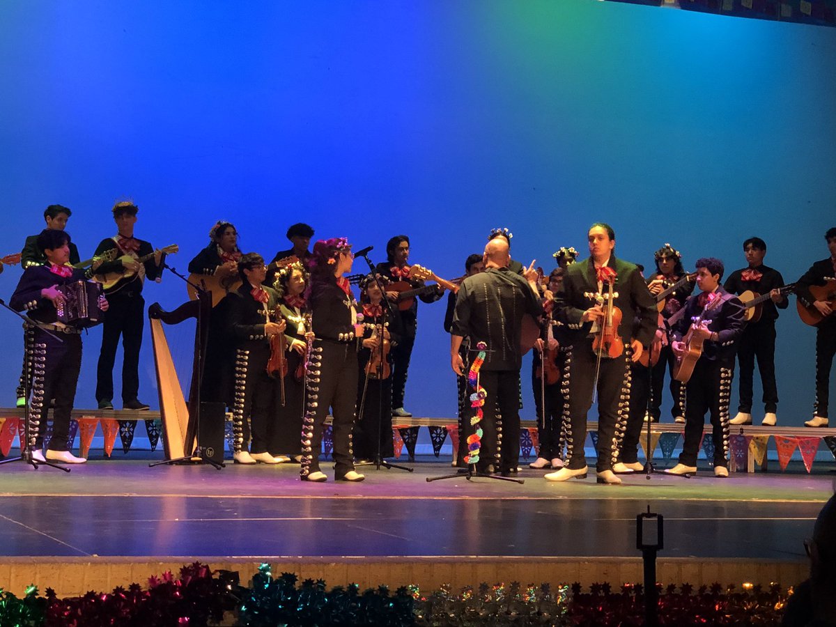 JorgeLSolis's tweet image. #neisdFINEarts puro mariachi juvenil en SA