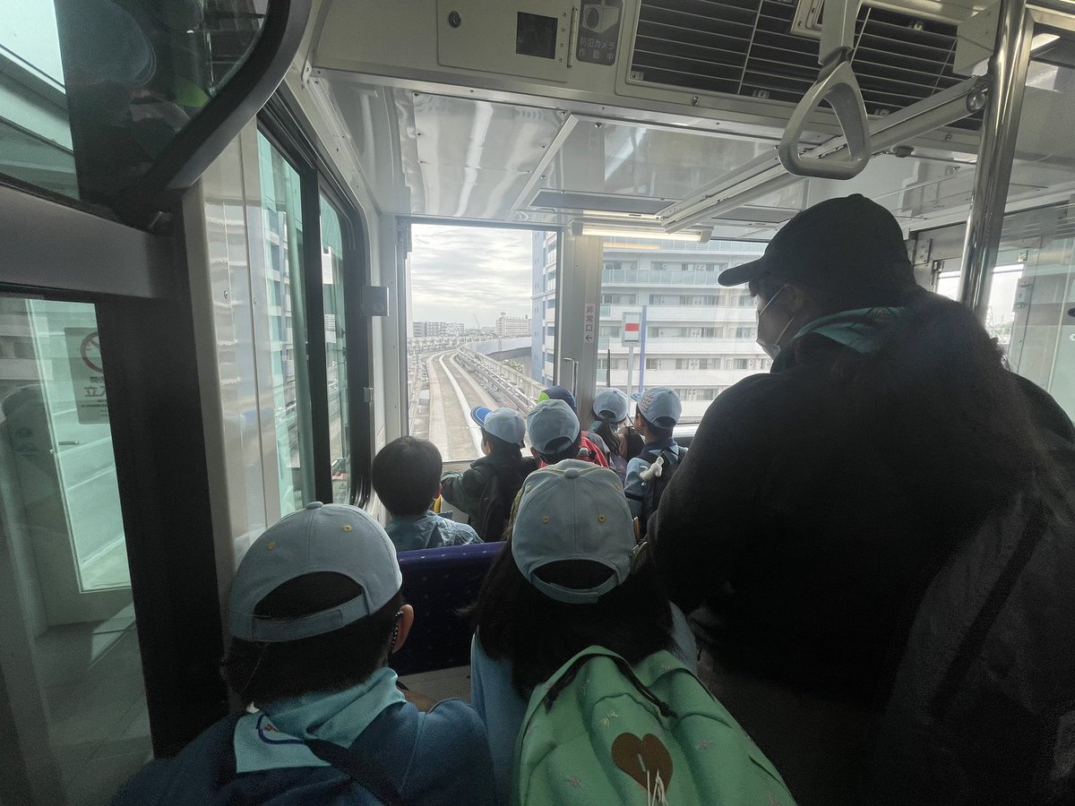 bsy103tw's tweet photo. 海の生き物を見つけよう！

電車やモノレールを乗り継いで潮干狩りに行きました。

色々な種類の貝を見つけたり、ヤドカリ🐚やカニ🦀、エビ🦐も発見して大興奮！

磯で遊ぶ時の安全ルールや、行き帰りの交通機関でのマナーもよく守りましたね👌

#ボーイスカウト
#ビーバースカウト #潮干狩り https://t.co/bb0bHlYcMO