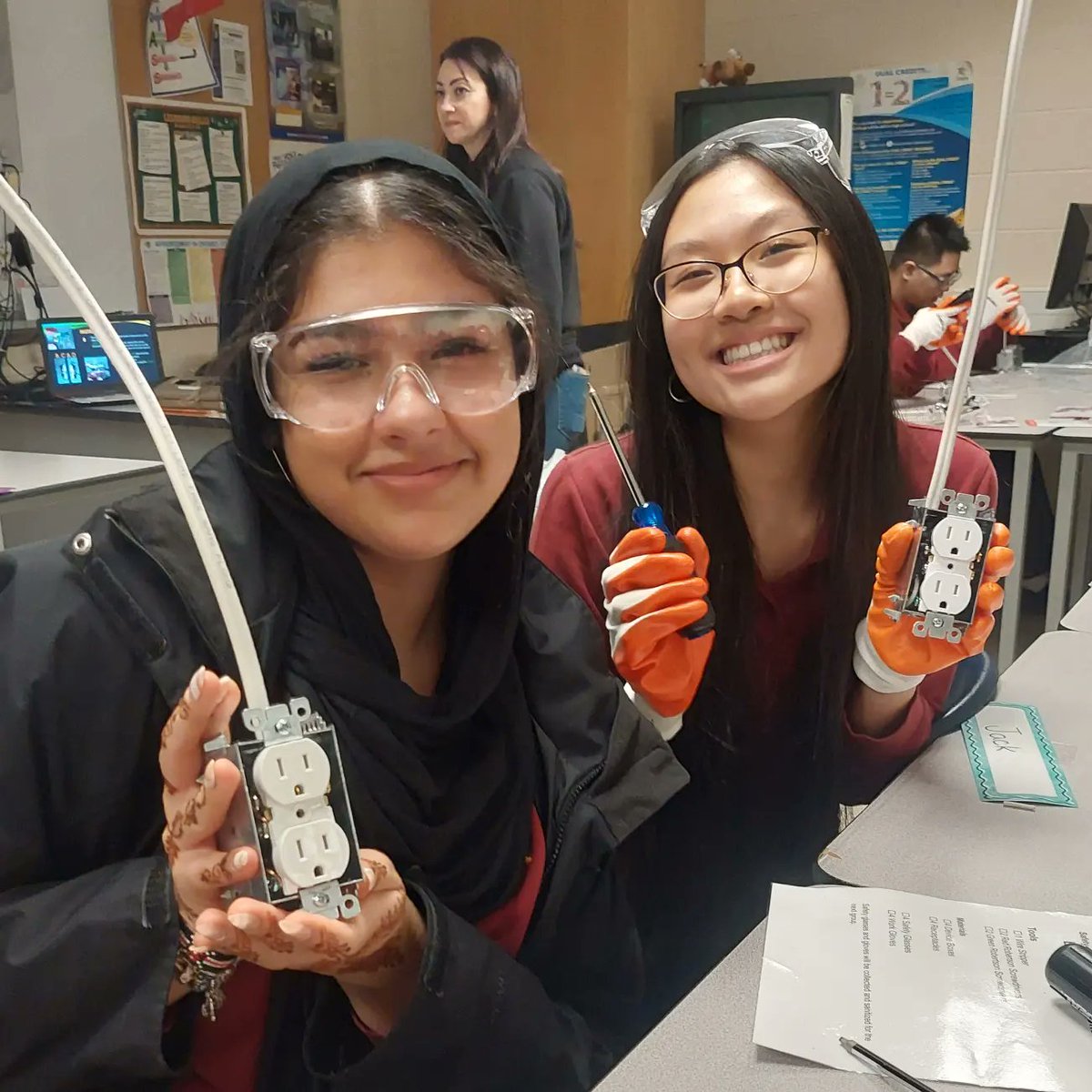 LadyTymosko's tweet photo. Just finished another incredible electrical workshop with the grade 10 students! @PathwaysYCDSB

These young minds were eager to get hands-on, and their enthusiasm was infectious. 

It was amazing to see the pride and joy on their faces as they completed their receptacles. https://t.co/ENVC7GKW4V