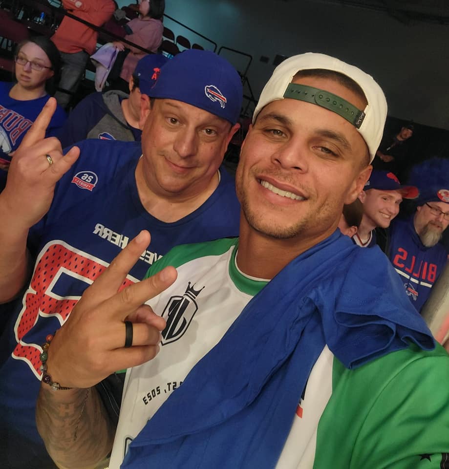 417Mafia's tweet photo. We had a BLAST at the @iplaycornhole event in Topeka Friday featuring @BuffaloBills #JordanPoyer #DionDawkins #TimSettle #TylerMatakevich!! Thank you to @LoriDool_ACLpro!! We were all over @espn 2 ...we're basically famous!! #GoBills #ACLCornHole 🌽🕳️ + 🦬🏈 = 😎❤️💙 https://t.co/B8SdUOiIDz
