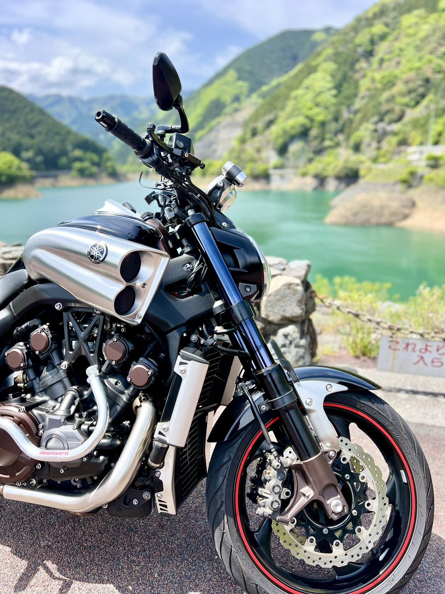 SCawaii_513's tweet photo. 有馬ダムでリラックスタイム

#有���ダム　#ソロツーリング 
#YAMAHAが美しい 
#YAMAHAの至宝 
#VMAX1700 #Vmax 
#グラムスター 
#バイク好きと繋がりたい https://t.co/9hCcdimNXR