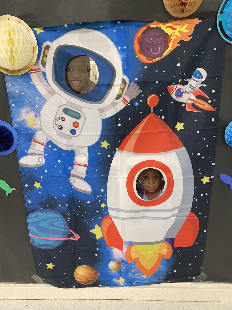 MsSewell88's tweet photo. “Rocket into 1st grade!”
Such a great family night with these sweet kids! I’m going to miss them so much, but I know they will ROCK 1st grade!!! #msSewellskinders #uptosomethinggood #hfe @hfemiway @DFlowLeads https://t.co/LBHVvxXbW2