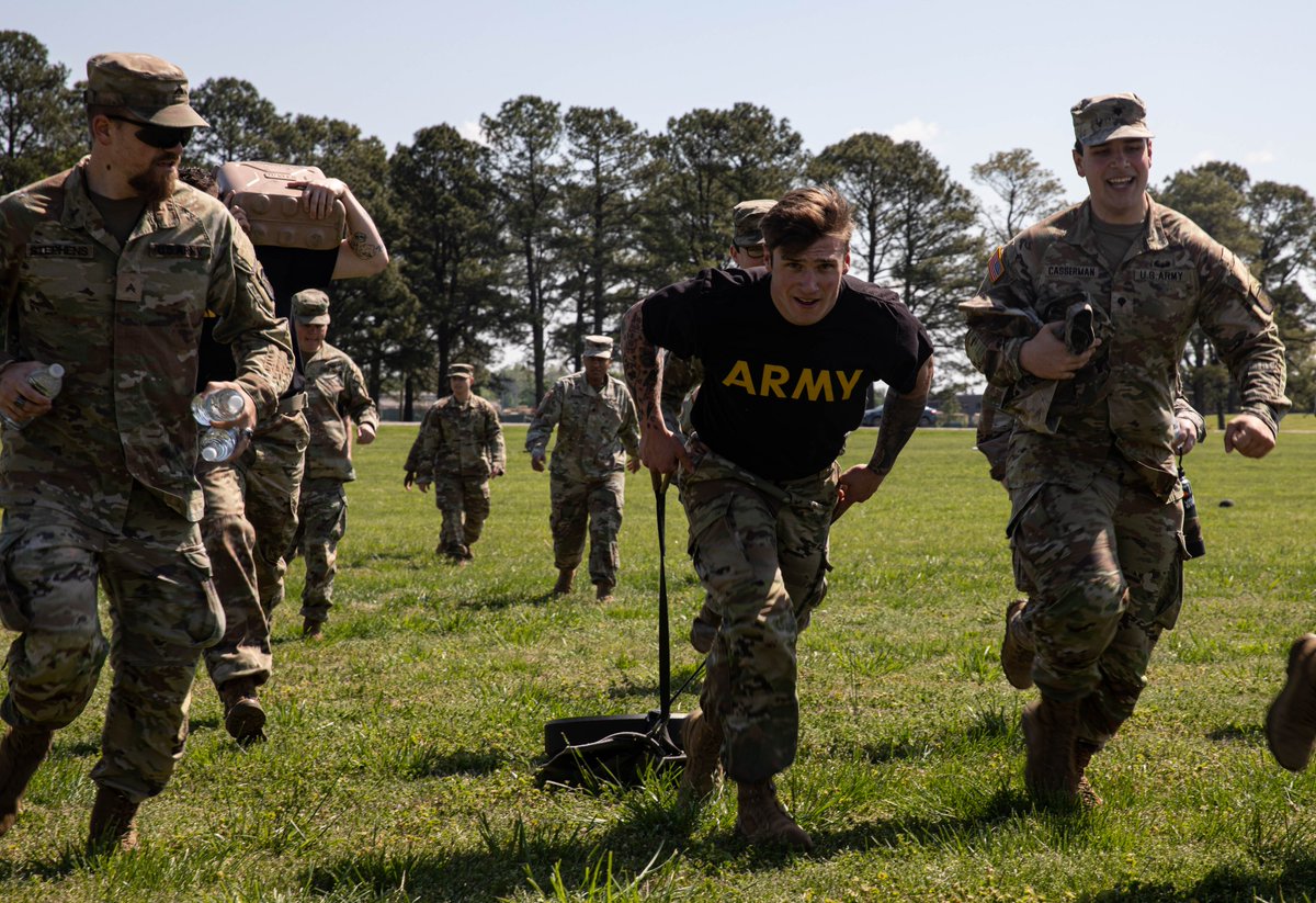 Running into H2F week like...🏃‍♂️🏃‍♂️ <a href="/101stAASLTDIV/">101st Airborne Div.</a> #MondayMotivation
