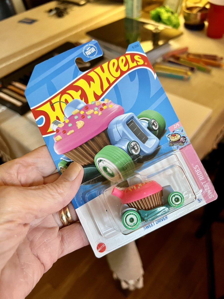 My wife brings me treats😍She knows I’m still a kid at heart 💕🐾