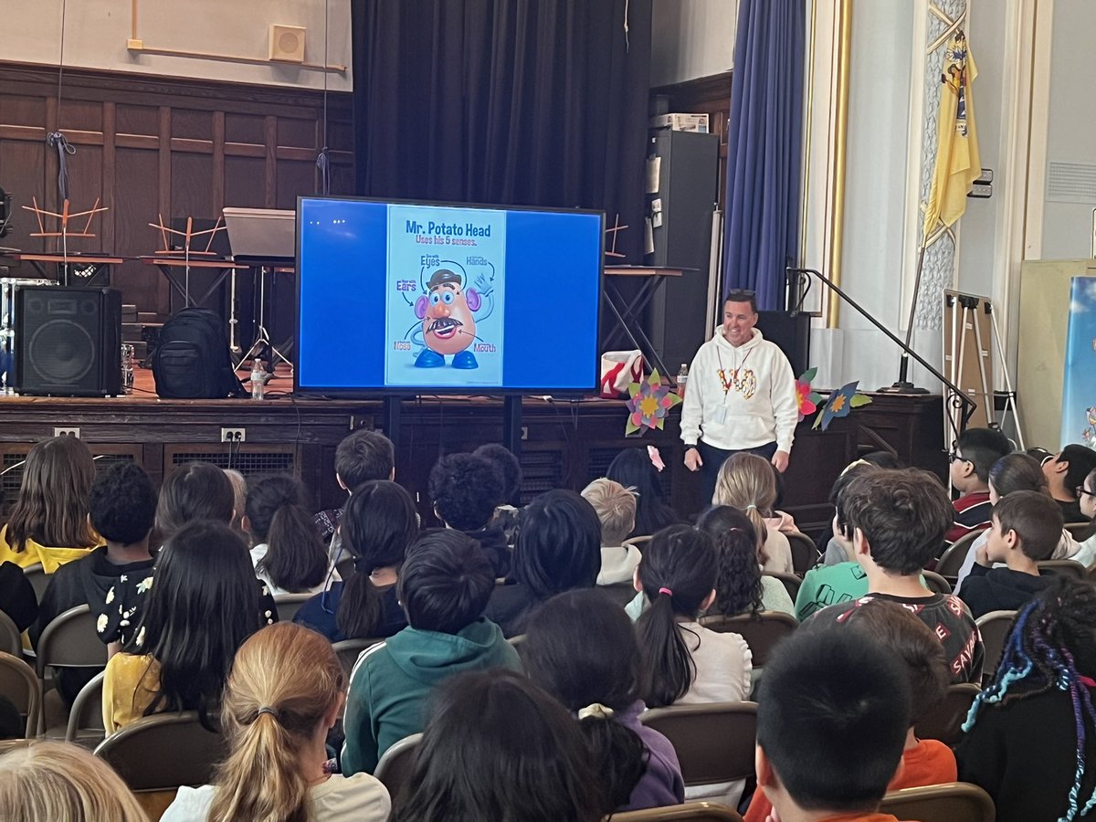 ItzitlD's tweet image. Autism is not contagious, but kindness is. 🧩A Beautiful presentation by our very own @bcalligy #AllKids 💙 #BeKind 💙