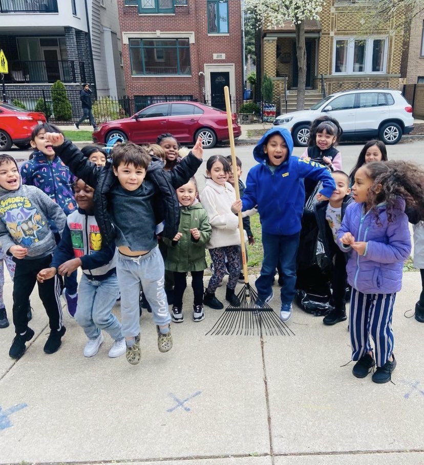 CICS_schools's tweet image. #EarthDay clean up with Ms. Dajani’s kindergarten class at @cicsbucktown 🌍 Never too young to make a difference. #CICS #Bucktown #CleanUp