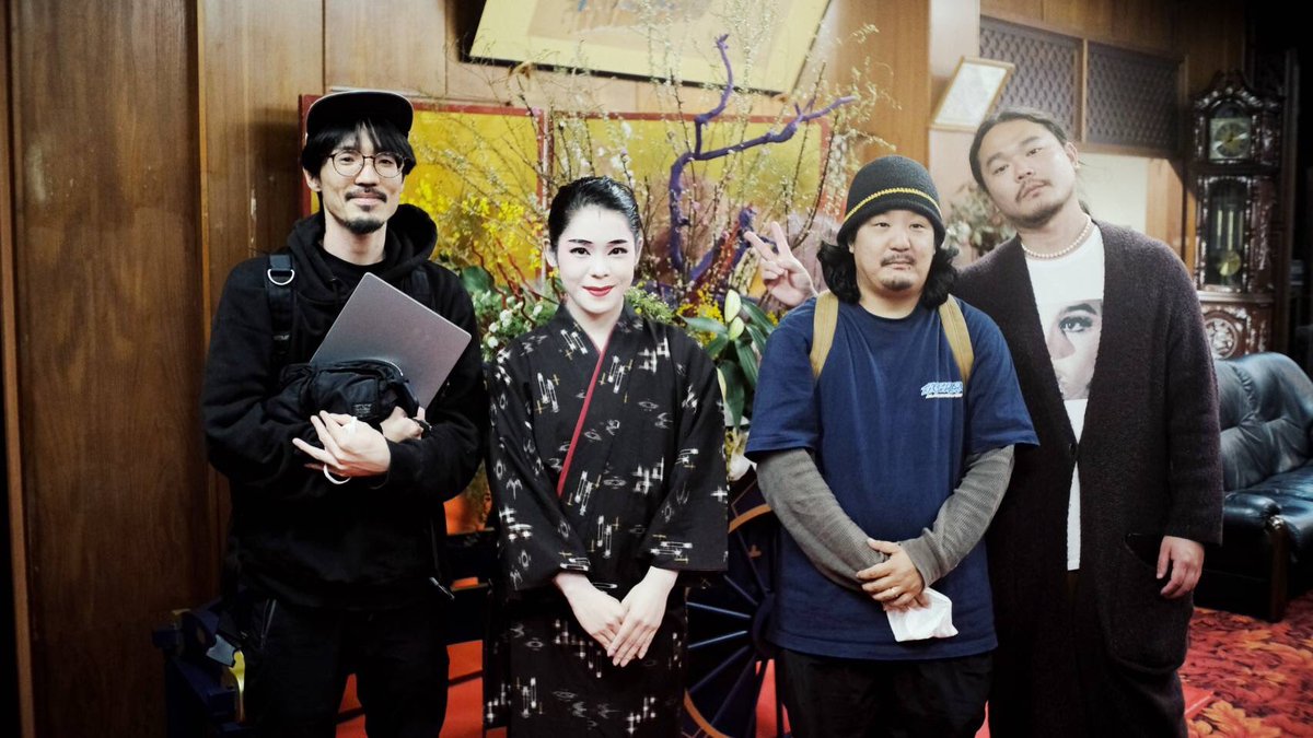 fux_xka's tweet photo. 🌺【LONGINESS REMIX -SugLawd Familiar,CHICO CARLITO,Awich-】

沖縄で最古であり唯一の料亭、「料亭那覇」で撮影が行われました。

私は写真家 新垣欣吾さんにご連絡いただいて、料亭那覇での撮影のアテンド・awichさんの琉装着付けなどをさせていただきました。
貴重な機会に大感謝です😌✨ https://t.co/jkvxGSlBiB