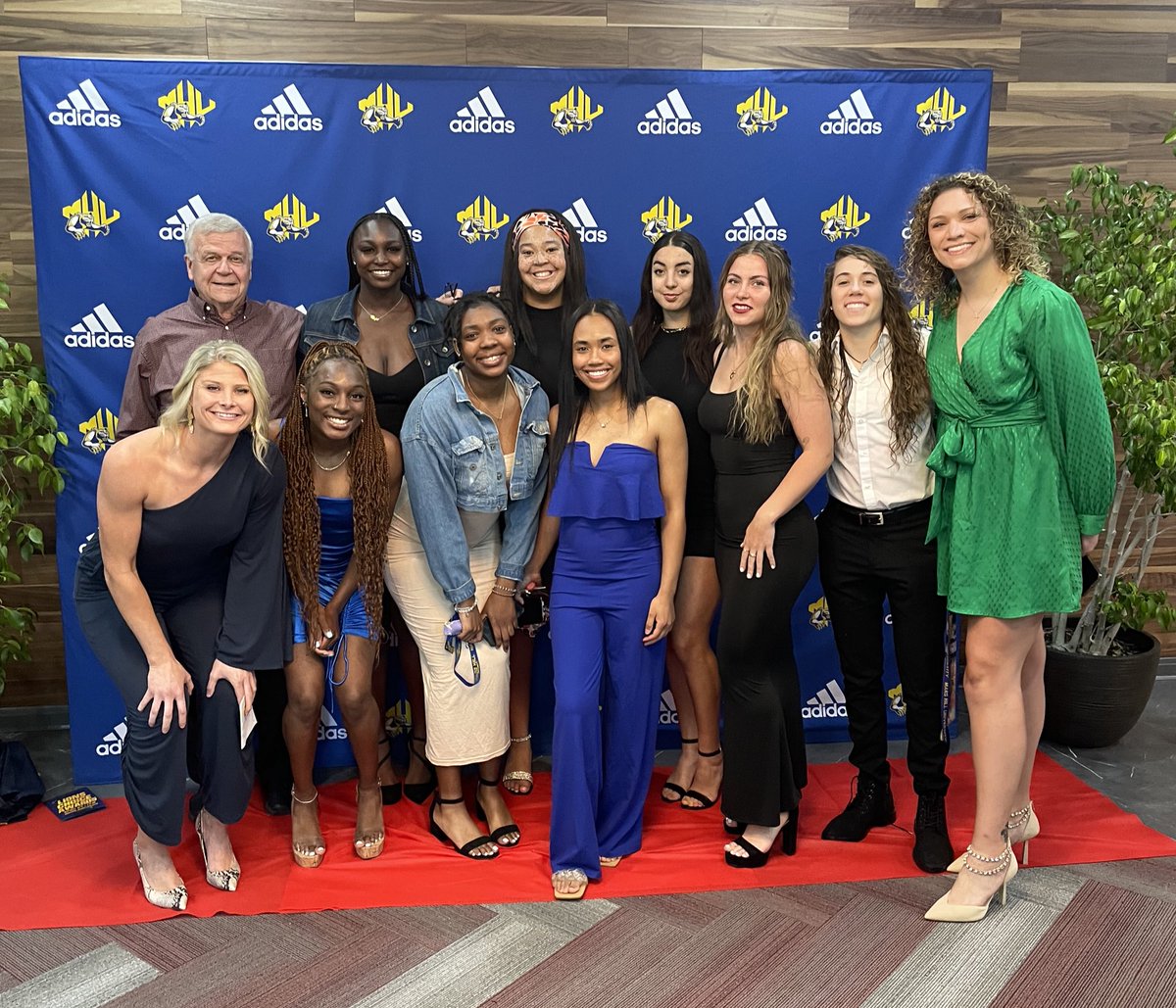 mhu_wbb's tweet photo. Lions’ Choice Awards 🎤 

Congratulations to Jo Snow on winning Female Newcomer of the Year! https://t.co/0qZKofXxeW