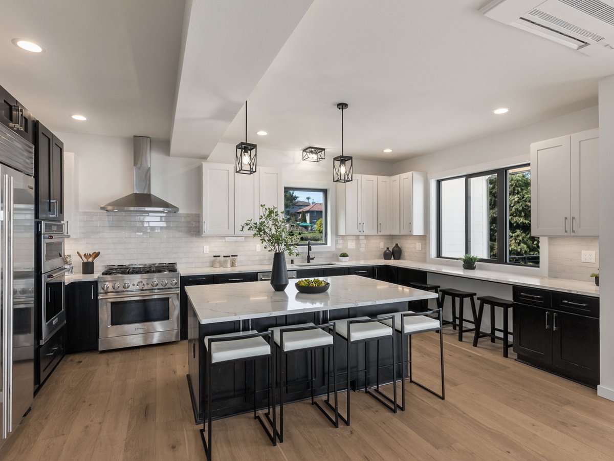 RealogicsSIR's tweet photo. 🌊A brand-new, one-of-a-kind, Tacoma in-city home ... with spectacular waterfront views.

You'll need to see it for yourself.  Represented by Ramona Jones

View the listing details at ➡️ https://t.co/BmxXe6X2kB https://t.co/uw8C5GXlES