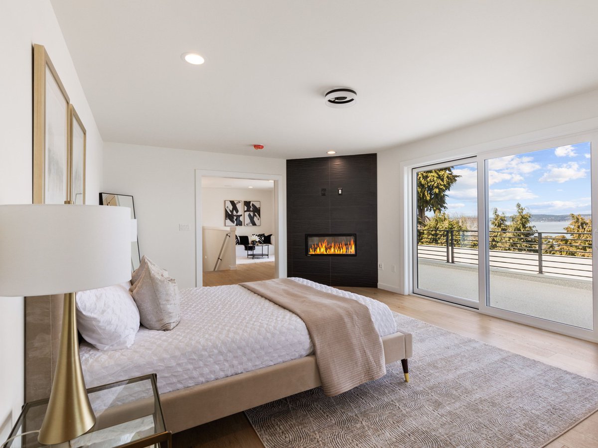 🌊A brand-new, one-of-a-kind, Tacoma in-city home ... with spectacular waterfront views.

You'll need to see it for yourself.  Represented by Ramona Jones

View the listing details at ➡️ 2051146.rsir.homes