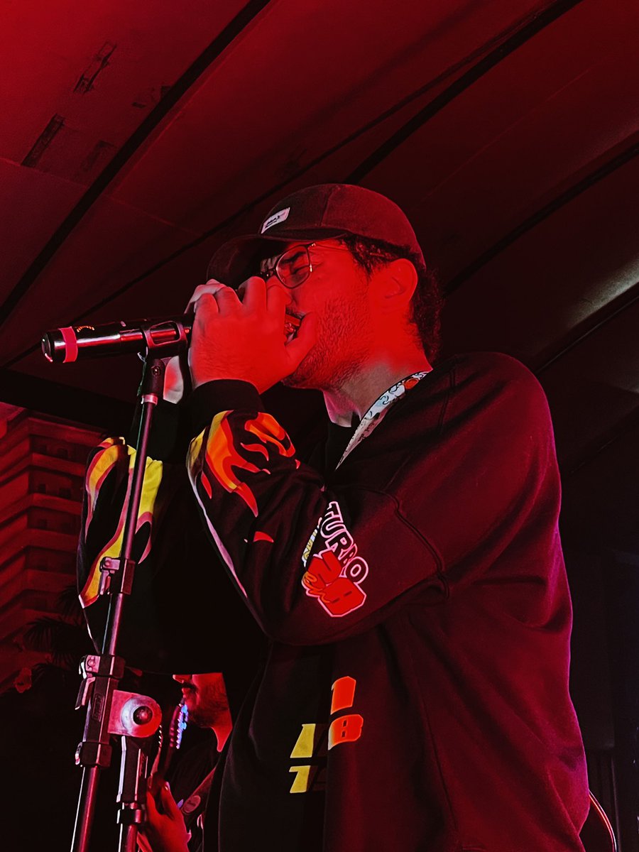 BuknsOficial's tweet photo. Obrigado nunca vai ser o suficiente pra agradecer a todos vocês, nossos medley lovers, por todo apoio nesse primeiro show que foi lindo! 

Preparem-se, pois nossa agenda de show está começando a crescer 

#medleydance #festivalvacaamarela #show https://t.co/E8ZrctSKzt