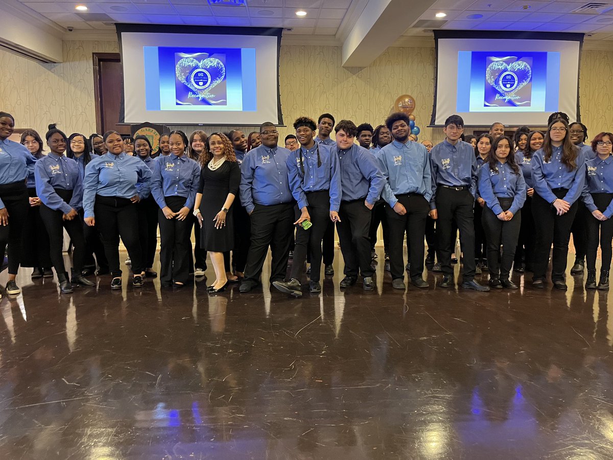 BloomTownshipDistrict206Choir (@bloom_choir) on Twitter photo Our show choir did an amazing job today at the at the Heart of Gold Congresswomen Robin Kelly Scholarship Banquet.  Thank you Epsilon Nu Sigma Alumnae Chapter We had a wonderful time! ππππ€ Our show choir did an amazing job today at the at the Heart of Gold Congresswomen Robin Kelly Scholarship Banquet.  Thank you Epsilon Nu Sigma Alumnae Chapter We had a wonderful time! ππππ€