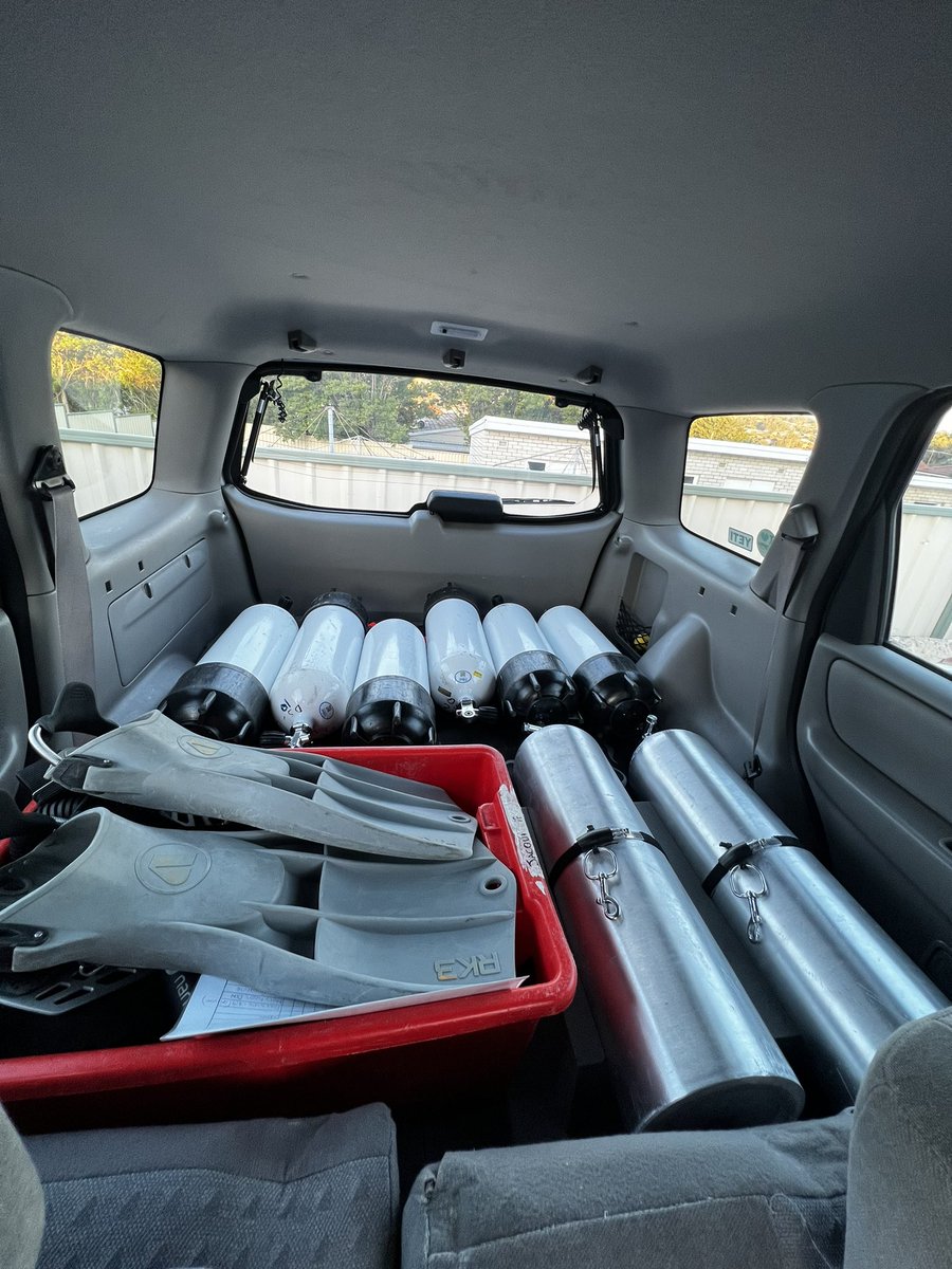 scuberro's tweet photo. Ready! 🧯🧯 https://t.co/upgxAkuTZ0