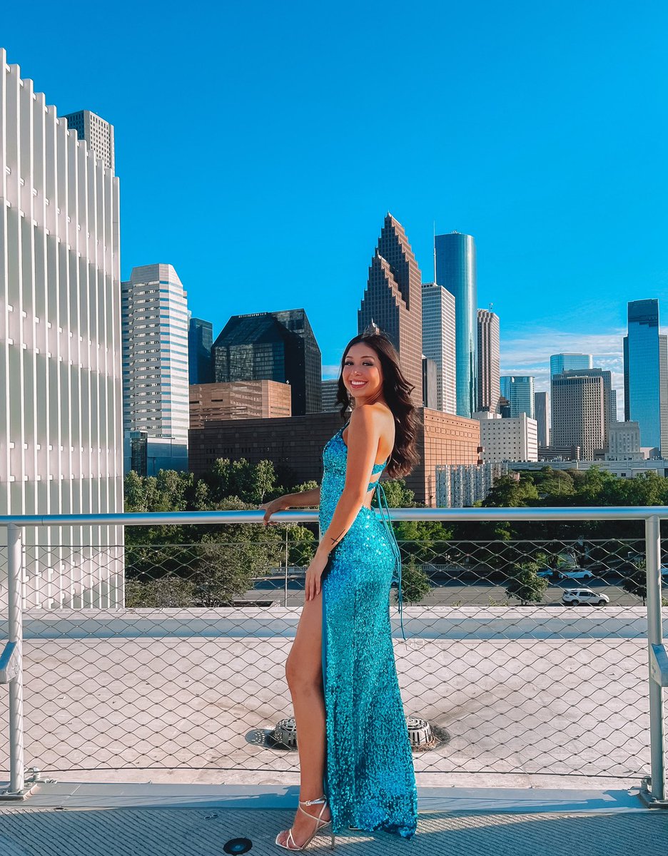 gracemurphy_9's tweet photo. Senior prom💐 https://t.co/dX4uZTWfAE