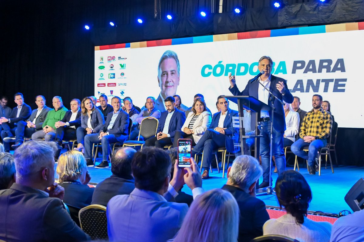 Hacemosuxcba's tweet photo. En Río Cuarto, @MartinLlaryora presentó la coalición ampliada Hacemos Juntos por Córdoba, un espacio integrado por nuevas fuerzas que se suman para acompañar a nuestro candidato a gobernador en las próximas elecciones. #CórdobaParaAdelante #MartínLlaryora2023 https://t.co/P0iIHLQ7oY