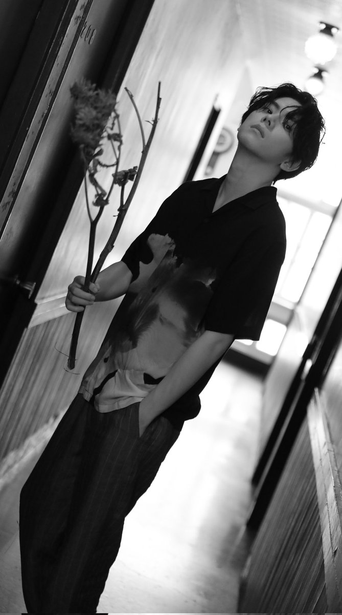 2023.04.24 | 杨宇腾YU工作室 

Trans: คุณชอบดอกไม้สีอะไร
#หยางอวี่เถิง : สีดำ

#YangYuteng #楊宇騰YU #YU #杨宇腾