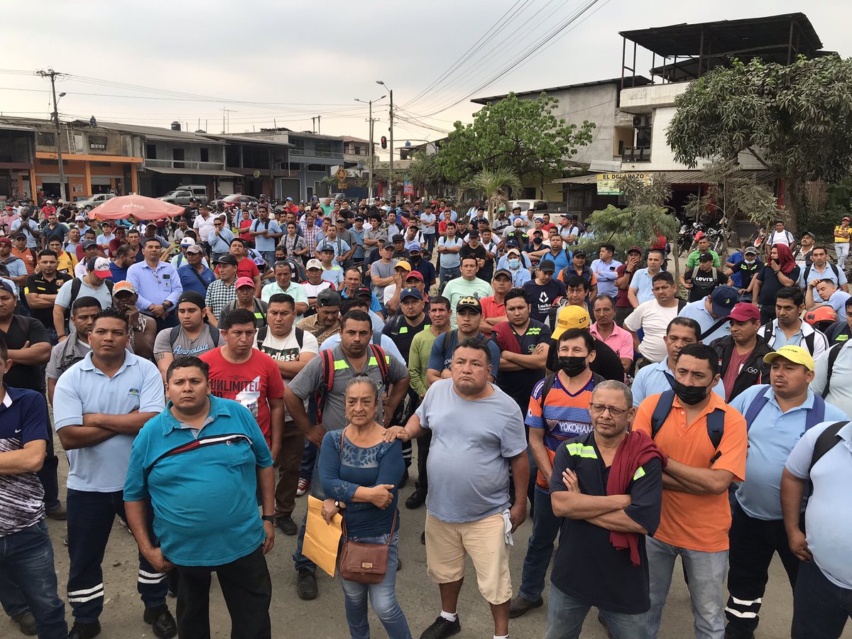 Ingenio La Troncal, los trabajadores atentos y consolidados. Burlados por una administración que nos golpea el
Bolsillo nos golpea al bienestar de nuestra familia…..