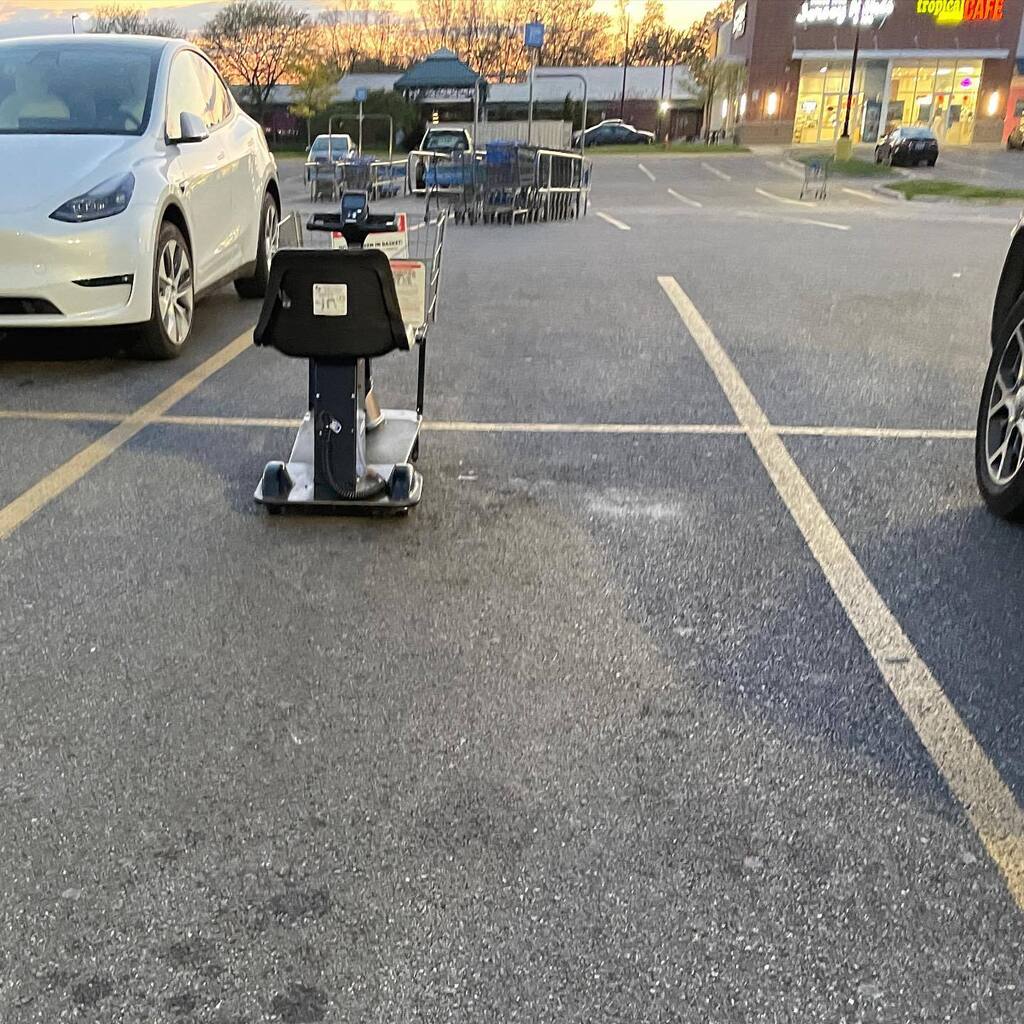 futureryo's tweet photo. I don’t know if this is more annoying than a cart or not. https://t.co/3JEgo91wlo