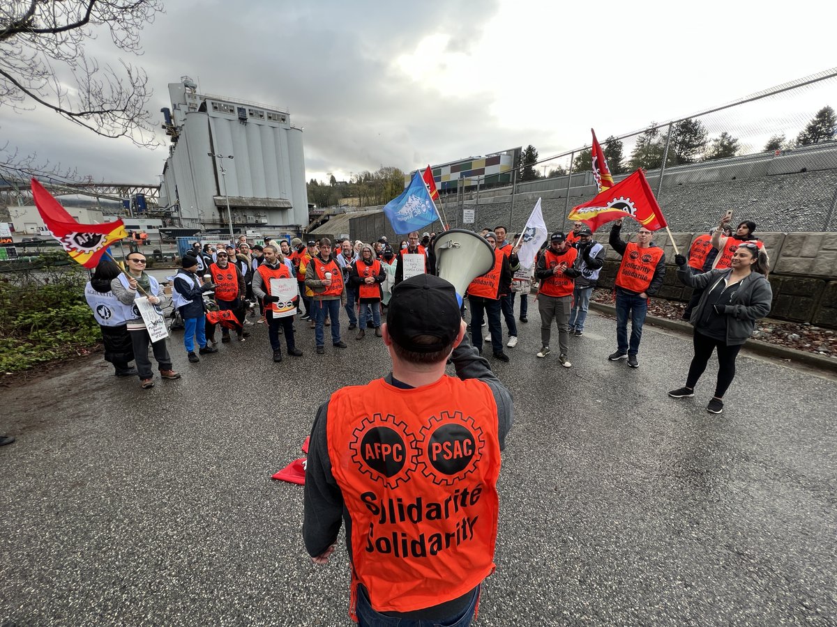 psac_afpc's tweet photo. Today, we escalated our strike actions across the country to ramp up the pressure on this government to reach a fair contract. And it’s clear they’re feeling the heat. 

One day longer, one day stronger. https://t.co/nDeJqEKp6F