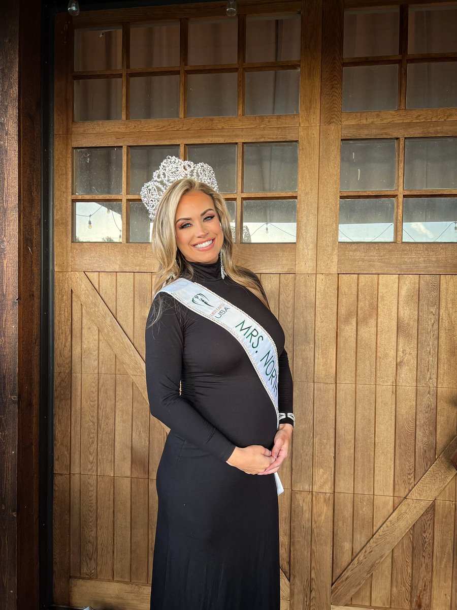 The Baby Bump Debut 💙 this weekend at the Charlotte Seen 🌎 Earth Day 💚 Fashion Shows. 
#mrsnorthcarolina #babydinger #itsaboy #ajallmendinger