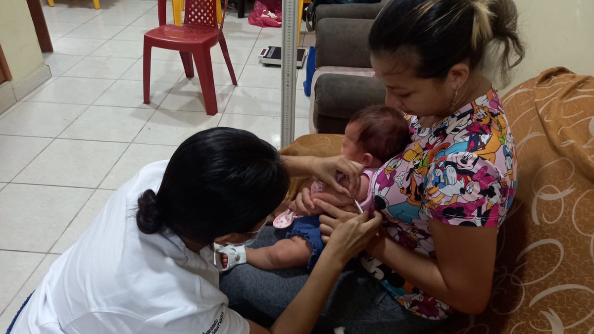 Salud_Guayas's tweet photo. #CruzadaPorLaSalud | Brigada médica del #Distrito09D04 realiza control de peso, talla, hemoglobina. chequeos odontológicos y vacunación a menores del CNH #FuturasEstrellas en parroquia #FebresCordero y  #AmiguitosDelSaber en el #CerroDelCarmen. https://t.co/A00nF9PJNX
