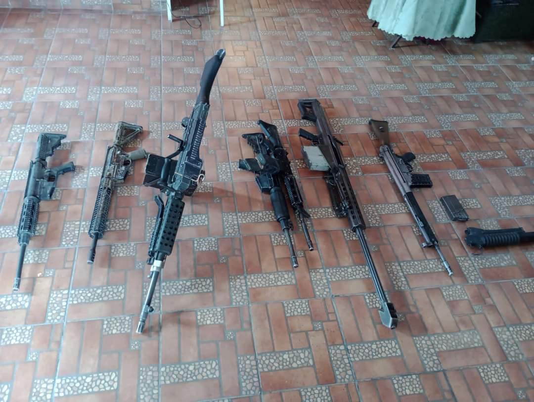 Santiagod181281's tweet image. Durante patrullajes de inspección y seguridad, en el Mpio. de #Tepetongo, #Zacatecas, la @GN_MEXICO_  en coordinación con @SEDENAmx y FGJ de #Zacatecas, aseguró armamento y vehículos en dos casas, aparentemente utilizadas por la delincuencia organizada.
#Sedena #EjercitoMexicano