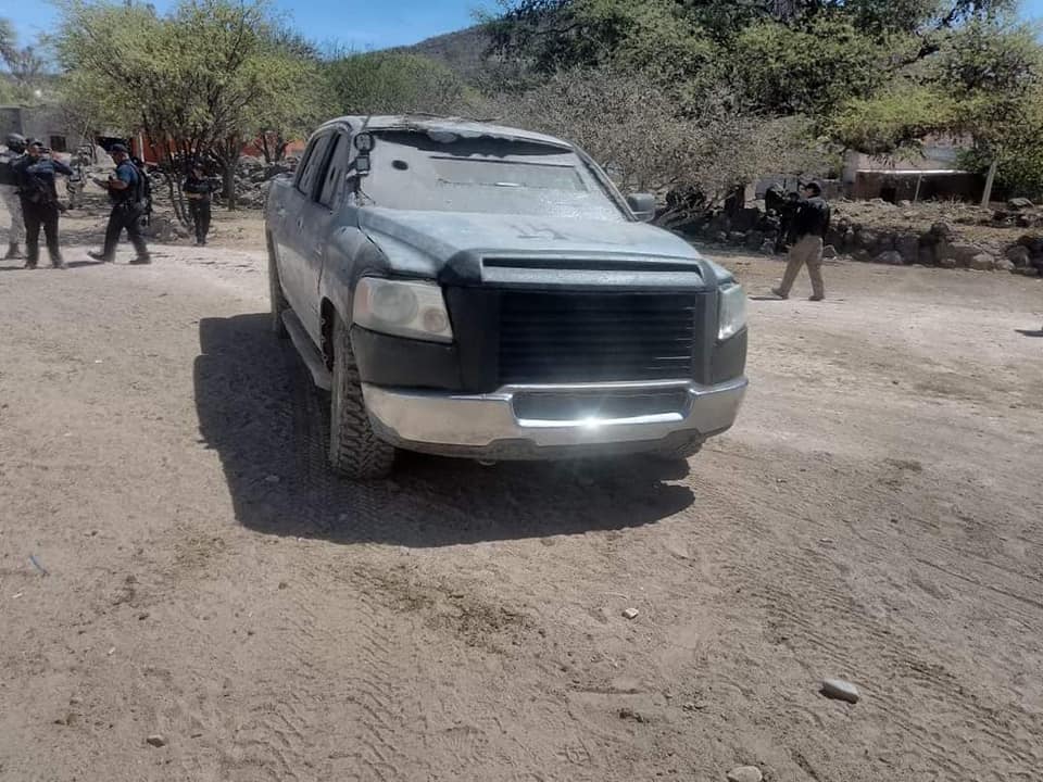 Santiagod181281's tweet image. Durante patrullajes de inspección y seguridad, en el Mpio. de #Tepetongo, #Zacatecas, la @GN_MEXICO_  en coordinación con @SEDENAmx y FGJ de #Zacatecas, aseguró armamento y vehículos en dos casas, aparentemente utilizadas por la delincuencia organizada.
#Sedena #EjercitoMexicano