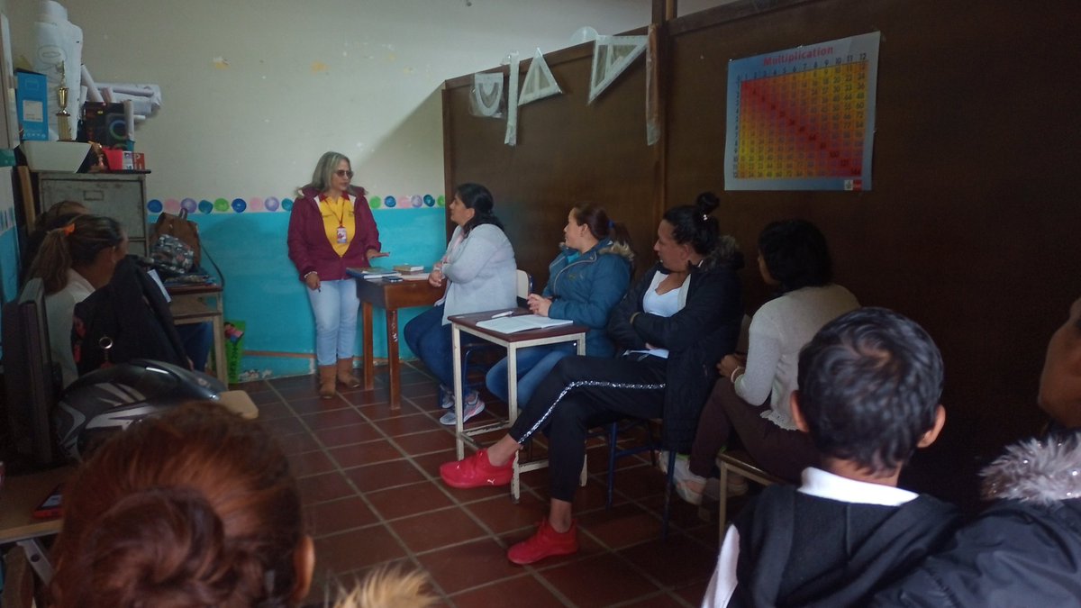 amorypazurdane's tweet photo. Fomentando valores en la UE Las Uwas, con madres, en el Municipio Rafael Urdaneta https://t.co/r4kyKCxw3S