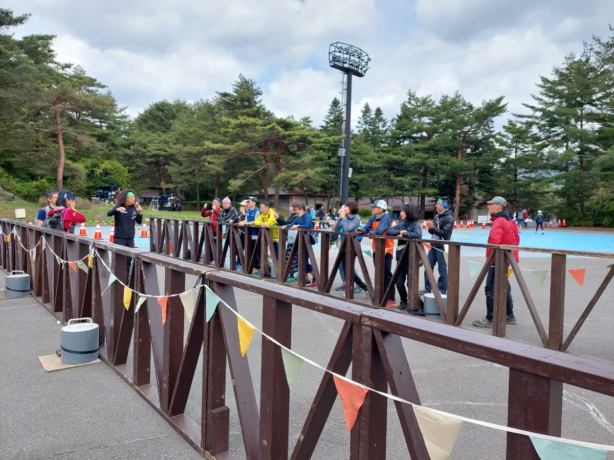 Saya3tuchi's tweet photo. #ウルトラトレイルマウントフジ 
#感動のフィニッシュ
#一人の力ではできない
#100mileの旅
あらためてわかりました

いつかこのフィニッシュへ道を歩きたい
#チャレンジには年齢はない
選手からパワーをいただきました
ありがとうございました

#ボ���ンティアは楽しかった https://t.co/D7fIqc5xAM