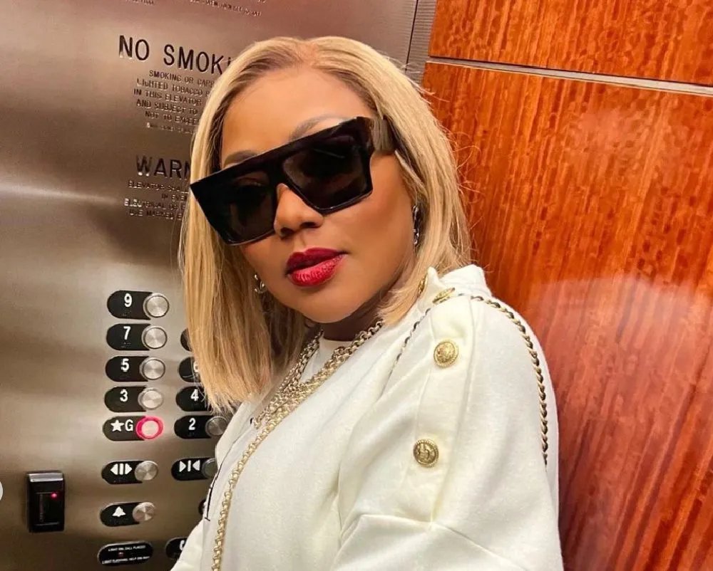 notcapnamerica's tweet photo. LaTocha Scott, blessed and highly favored member of Xscape, who allegedly conspired with her husband to forge documents and steal royalties from her sister Tamika, released her solo gospel album this week. 

It sold 600+ copies and failed to chart on the Billboard 200. https://t.co/upVYdP5jdX