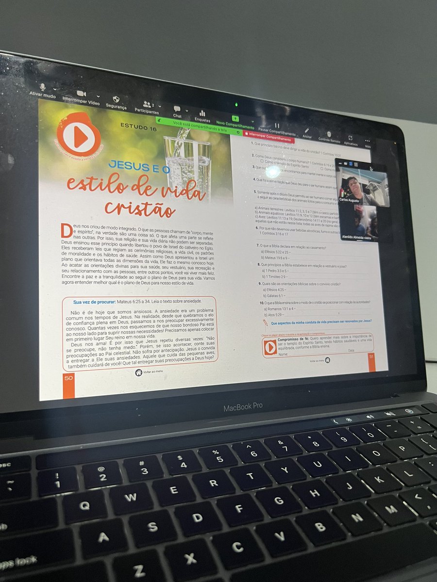 Noite abençoada de Estudo Bíblico com esse casal abençoado!!! 

“Cada encontro q vc tem com Deus, ele tira algo  de vc, e coloca algo dEle dentro de vc.”