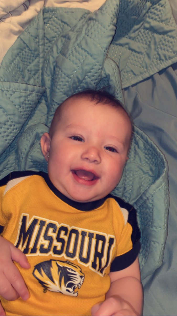 Ridley &amp; I have been watching <a href="/MizzouSoftball/">Mizzou Softball</a> &amp; learning the game! She’ll be ready to be a Tiger in 2040! Everyone will be chanting “MIZ-RID” 💛🐯 #futuretiger