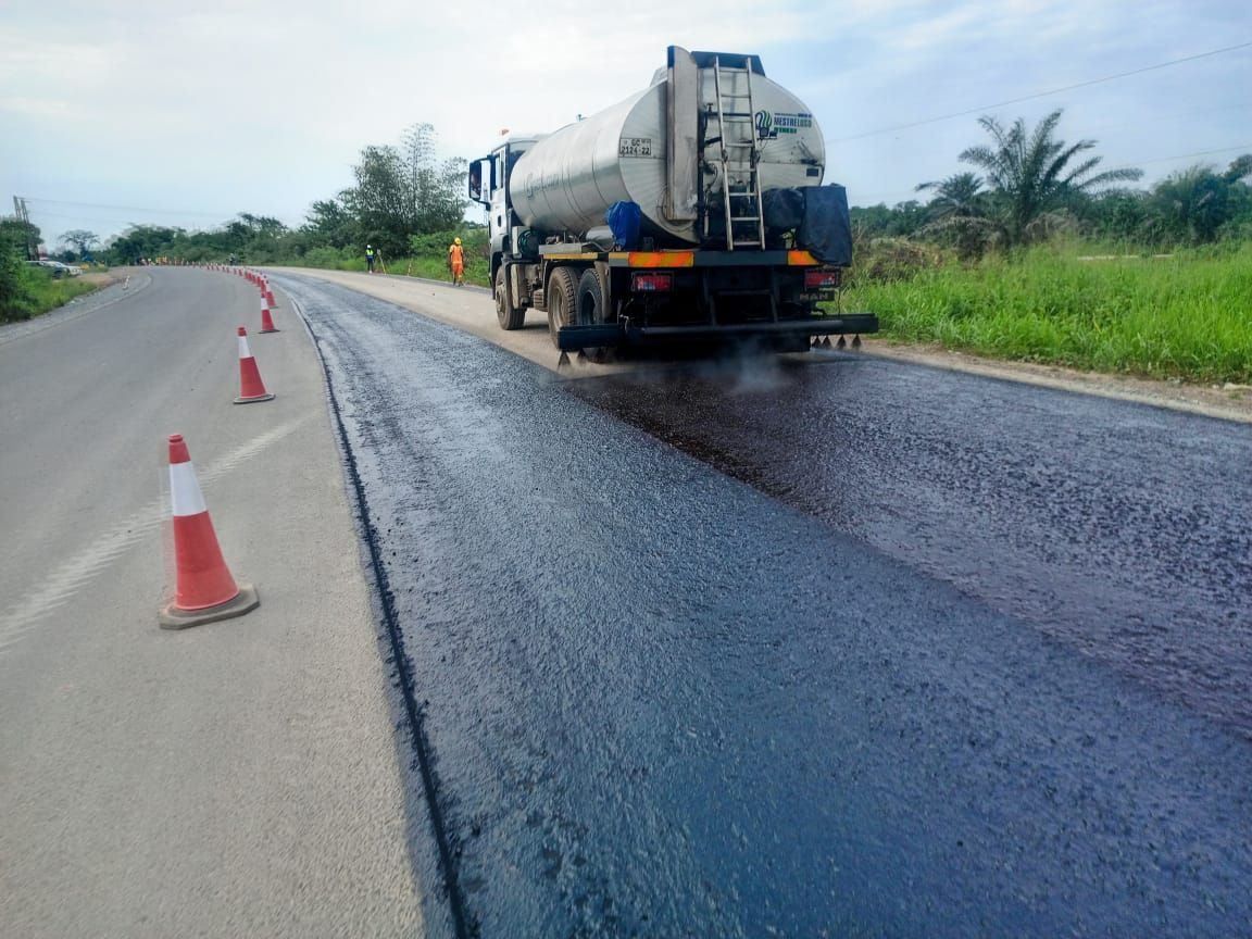 date_africa's tweet photo. 📷Ghana : Reconstruction of Nkwanta to Tarkwa road in progress.
#utdaghana #utdainfo #utdaNkwanta #utdatarkwa #utdainfo
Pictures- S. E. A-Mensah https://t.co/1RhXlOKz4m