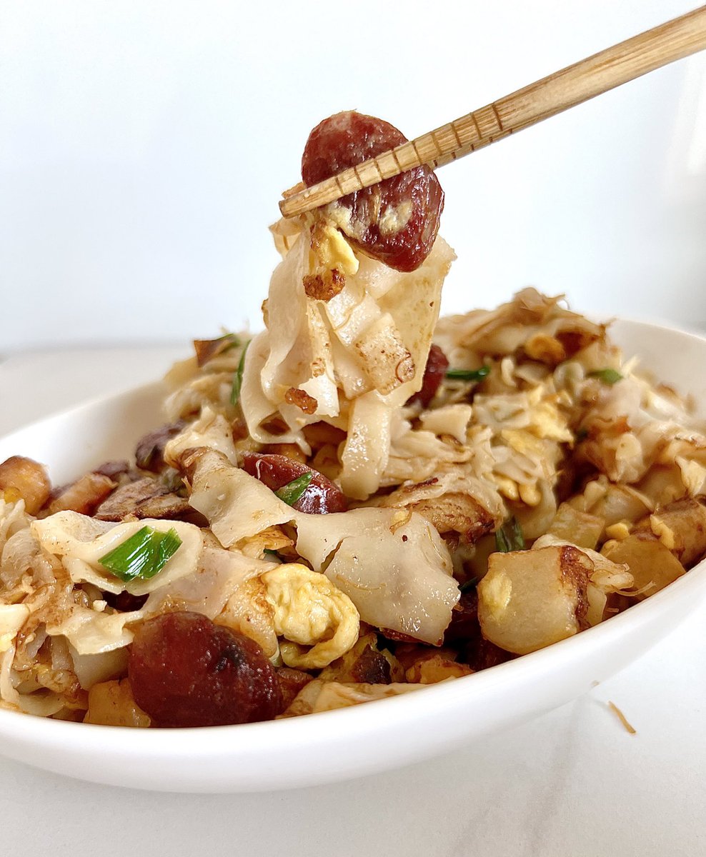 SikfanKitchen's tweet photo. Crybaby noodles from the movie “Hunger” on @netflix! This dish looked so gooood I had to re-create it!  https://t.co/cmF9h4dFjZ 😋#crybabynoodles #netflix #HungerNetflix #thainoodles https://t.co/8xKpsY3oXk